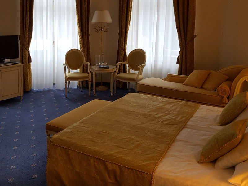 ������� ���������: �������� ������. ����� Savoy Westend 5*