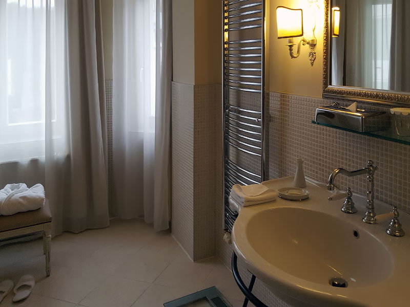 ������� ���������: � ������. ����� Savoy Westend 5*